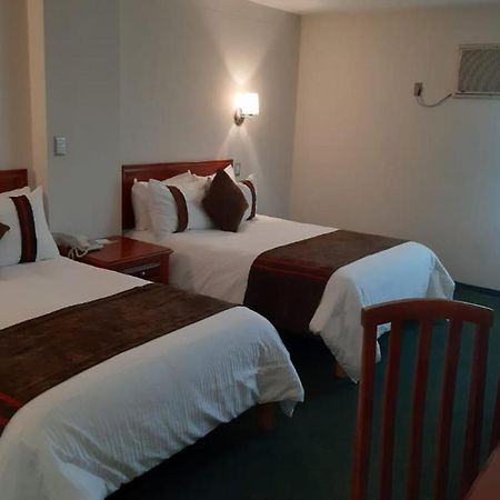 Mision Leon Hotel Bagian luar foto