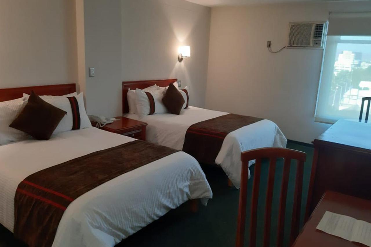 Mision Leon Hotel Bagian luar foto