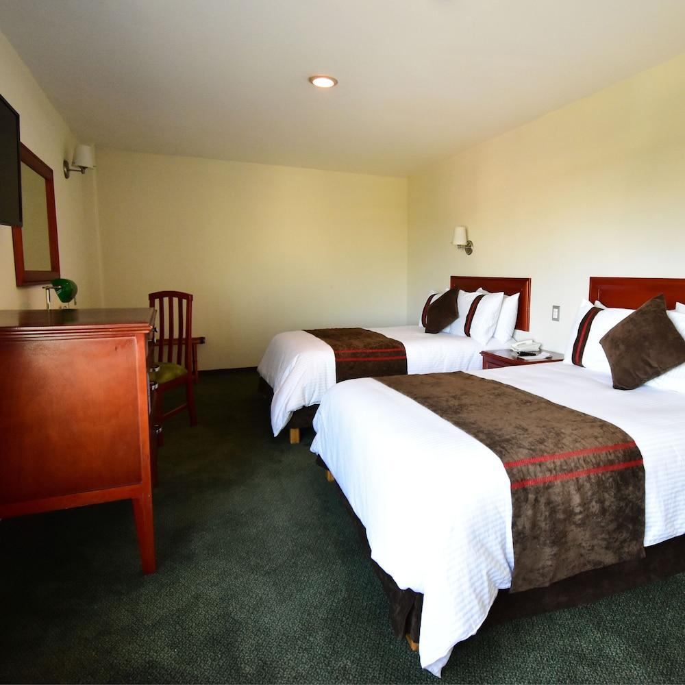 Mision Leon Hotel Bagian luar foto