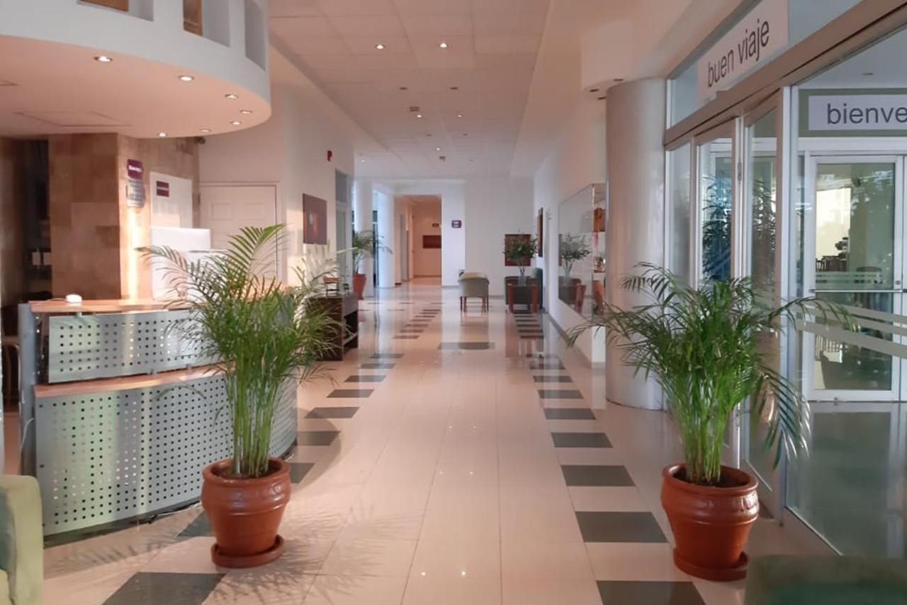 Mision Leon Hotel Bagian luar foto