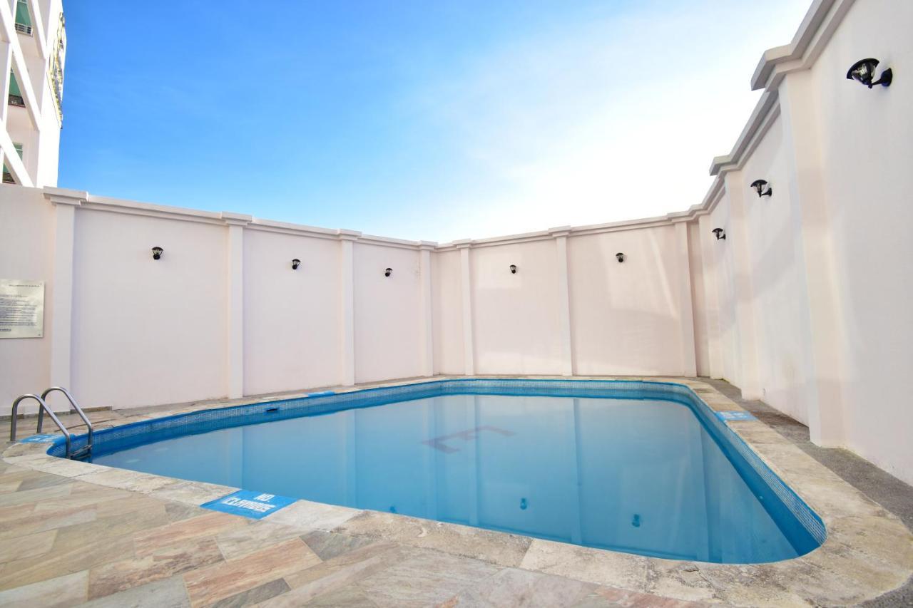 Mision Leon Hotel Bagian luar foto