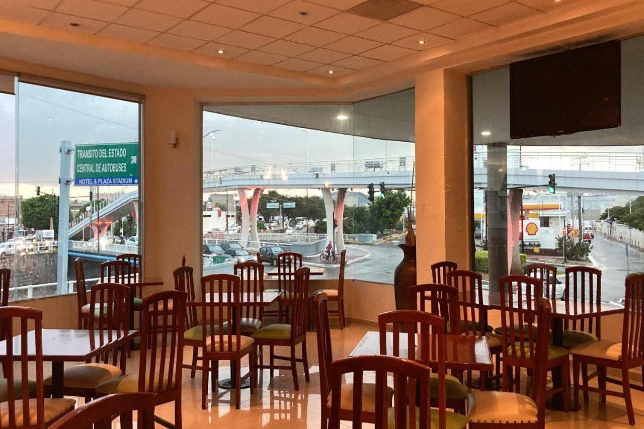 Mision Leon Hotel Bagian luar foto
