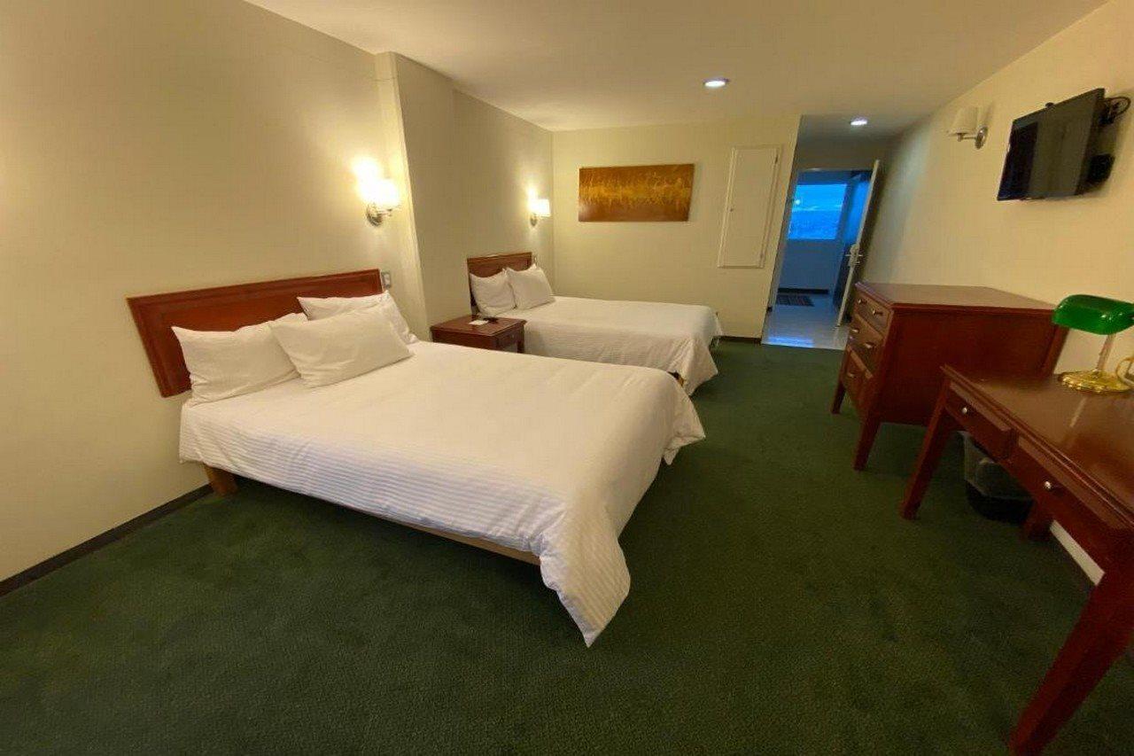 Mision Leon Hotel Bagian luar foto