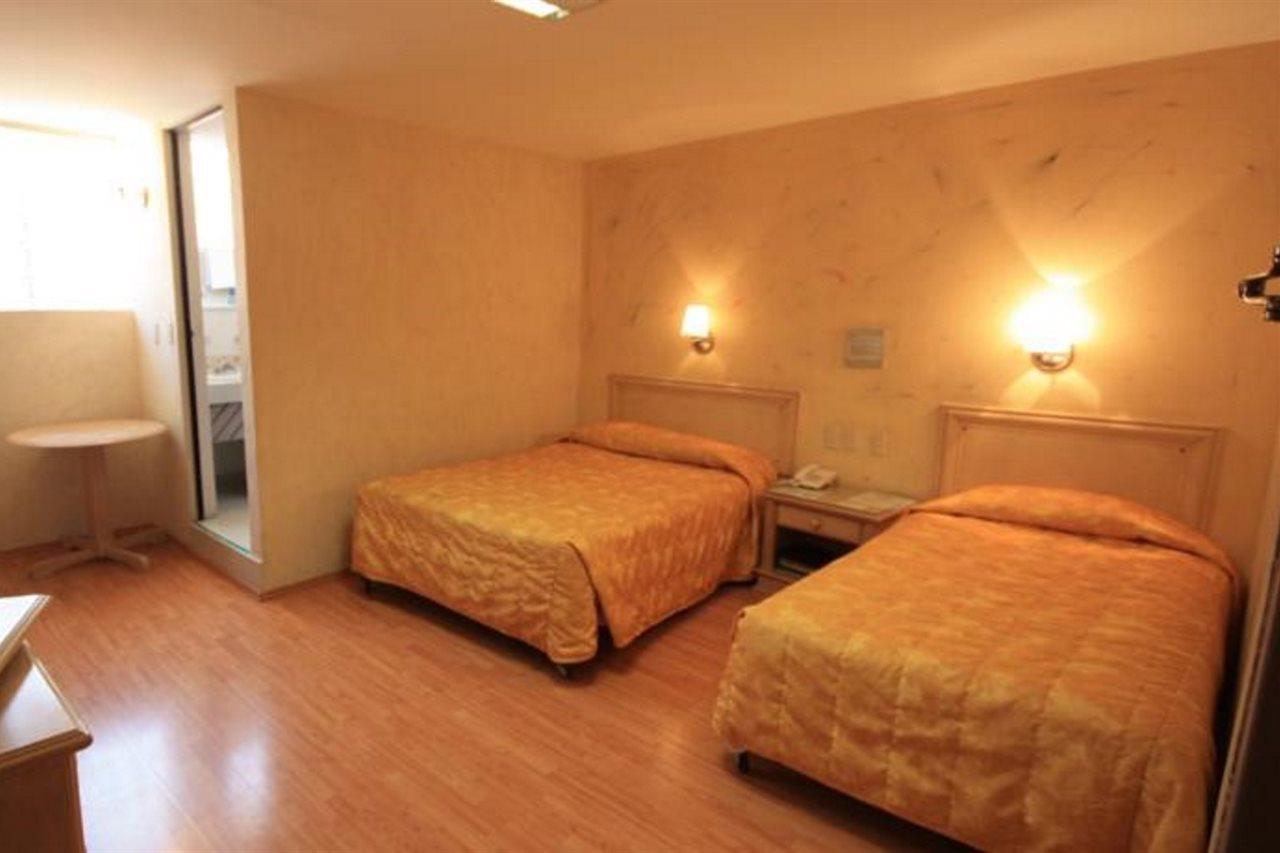 Mision Leon Hotel Bagian luar foto