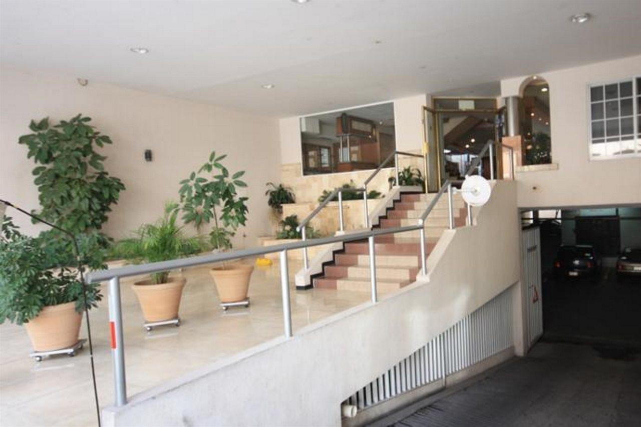 Mision Leon Hotel Bagian luar foto