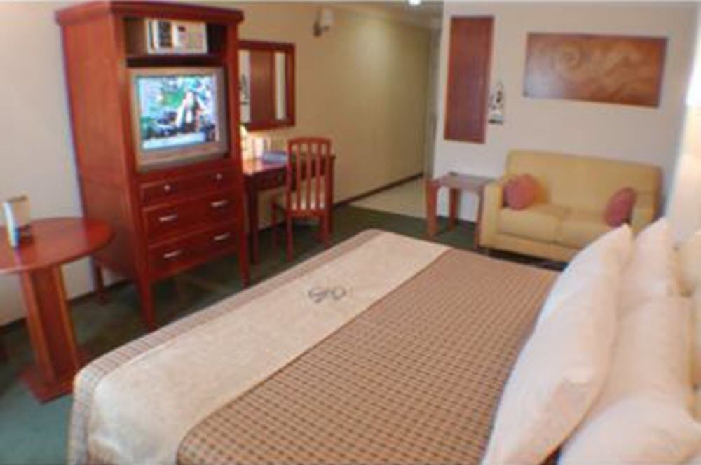 Mision Leon Hotel Ruang foto