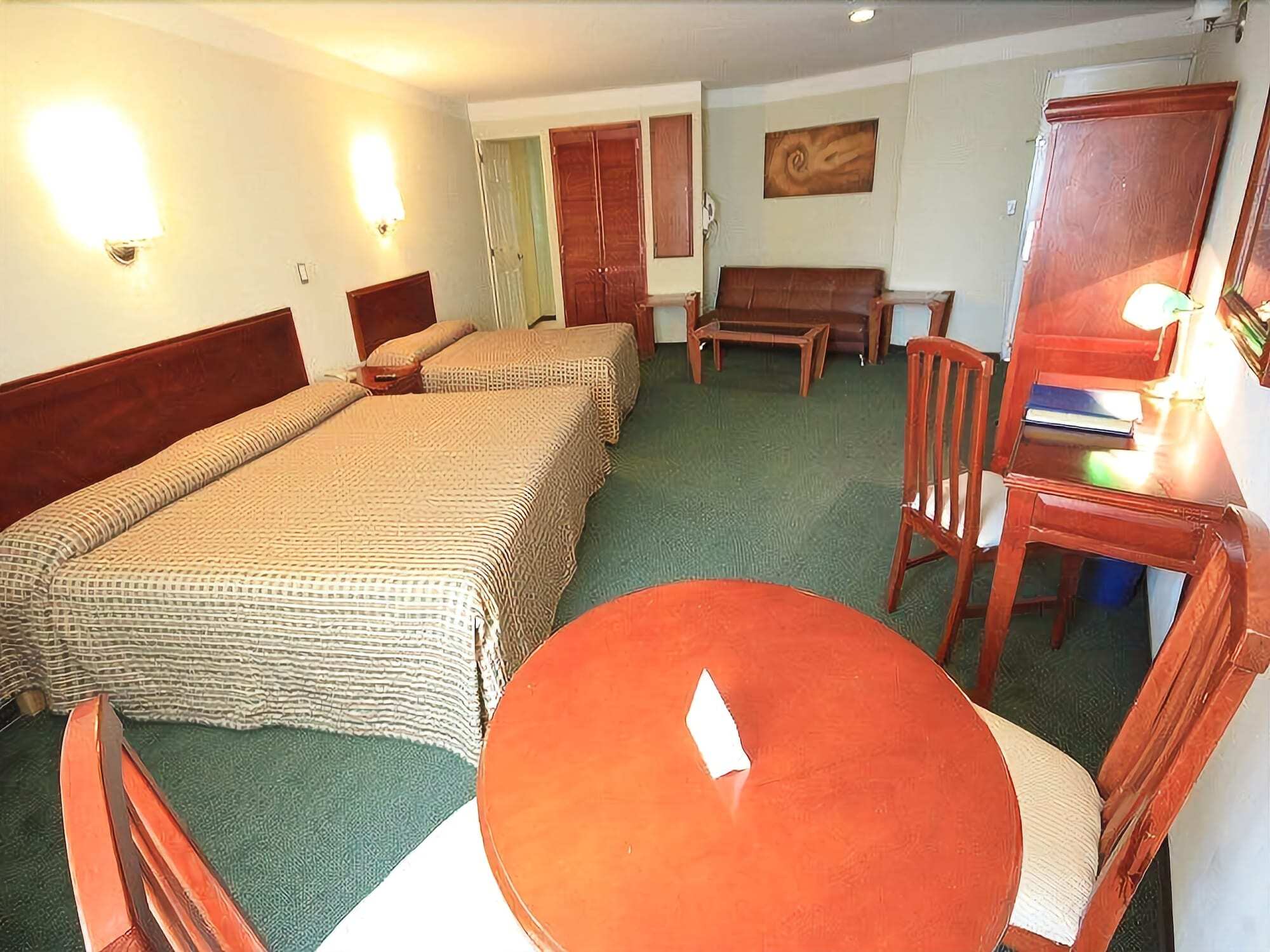 Mision Leon Hotel Bagian luar foto