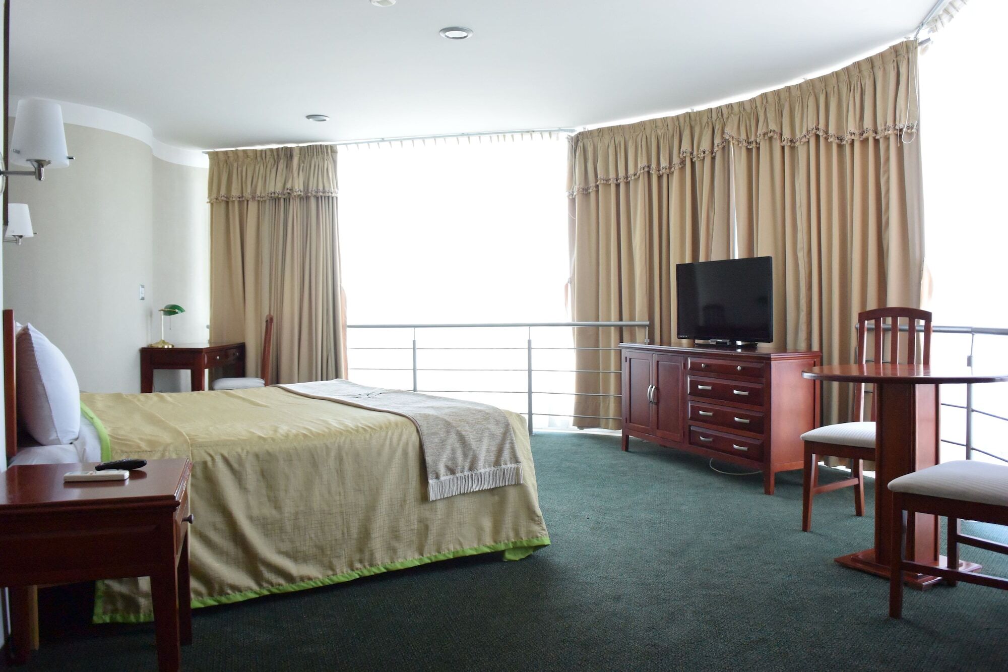 Mision Leon Hotel Bagian luar foto