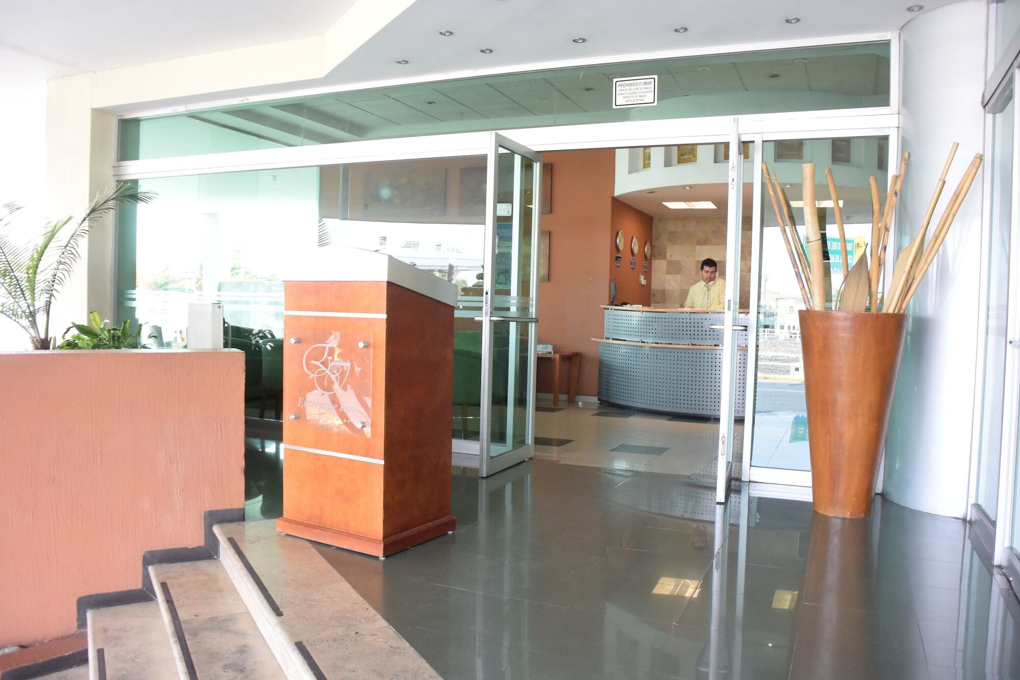 Mision Leon Hotel Bagian luar foto