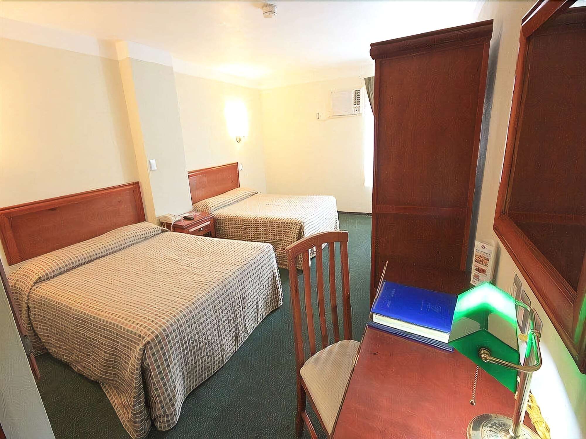 Mision Leon Hotel Bagian luar foto