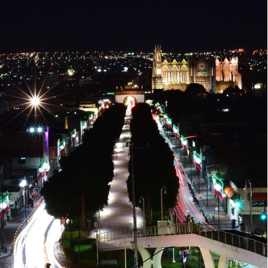 Mision Leon Hotel Bagian luar foto