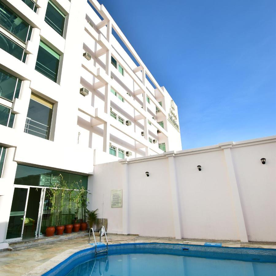 Mision Leon Hotel Bagian luar foto